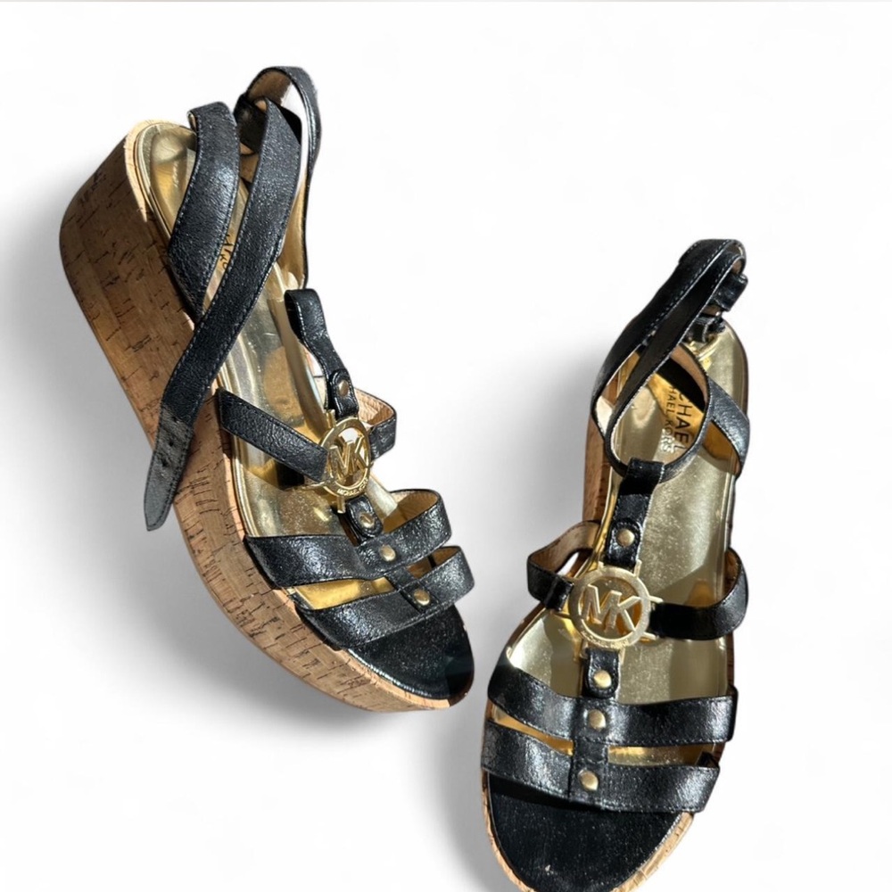 Women’s Michael kors y2k gold logo buckle leather sandal